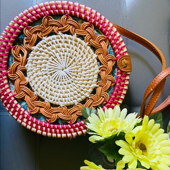 Round Woven Straw Purse - Picture 1 of 6